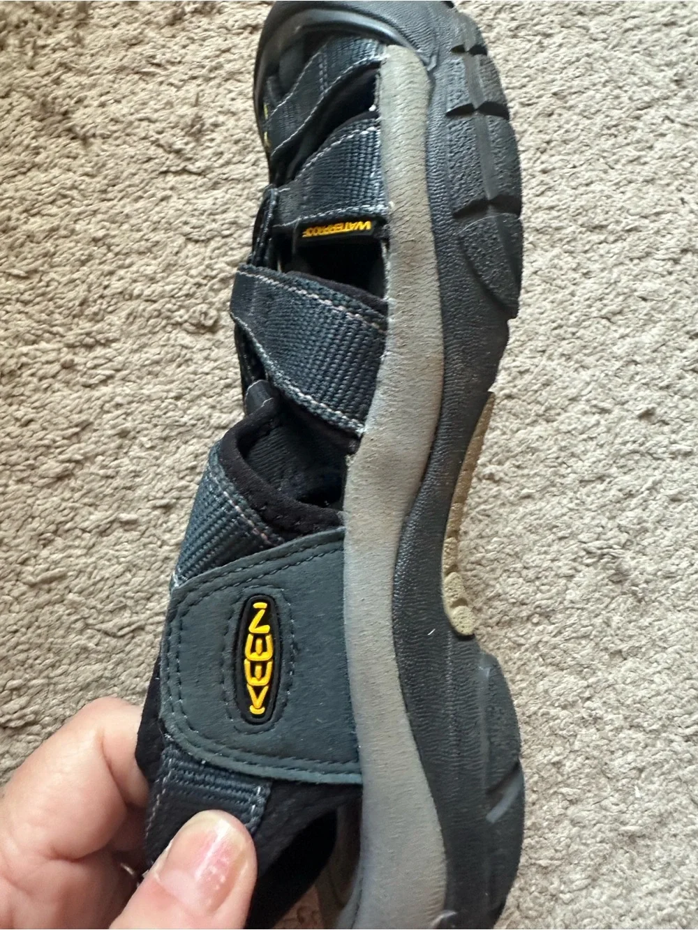 KEEN Men’s Size 8 (Approx. Women’s 10) Closed-Toe Hiking Water Sandals